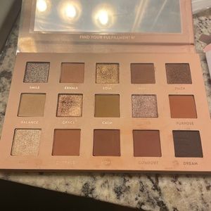 Red aspen fulfilled shadow palette